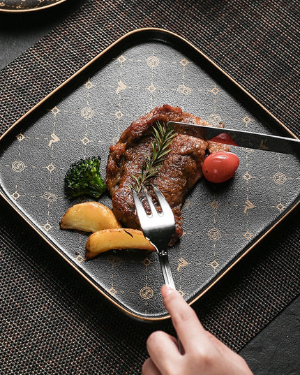 Kreativer, matter Steakteller in Schwarz - ellashop.store